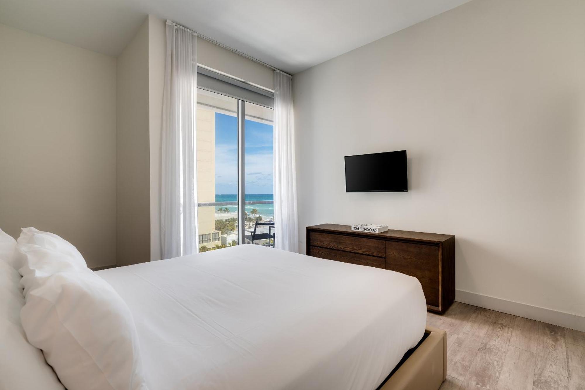 Costa Hollywood Beach Resort - An All Suite Hotel Ngoại thất bức ảnh